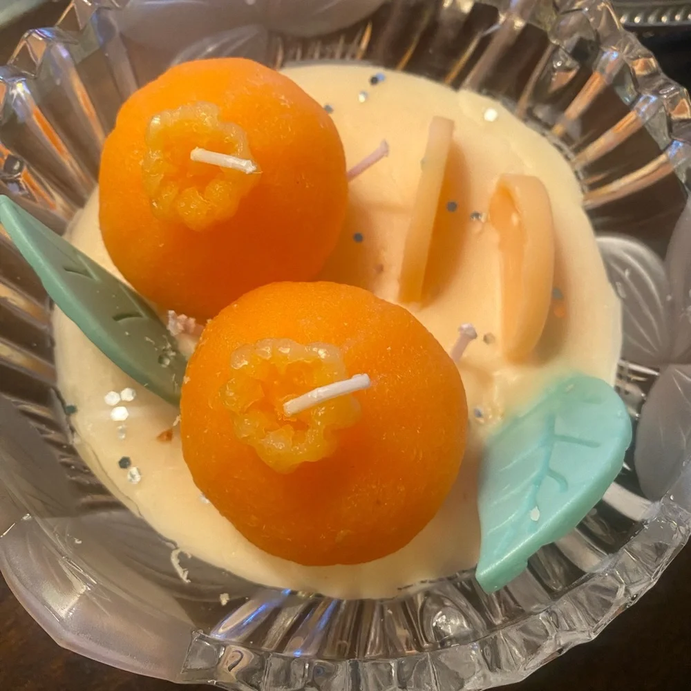 Sweet Orange Soy Candle in Vintage bowl with frosted detail. Candle 20 oz